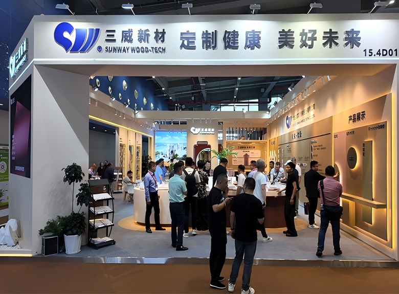 2026年3月太阳集团参展第57届中国家博会期间的展台人流涌动的情形